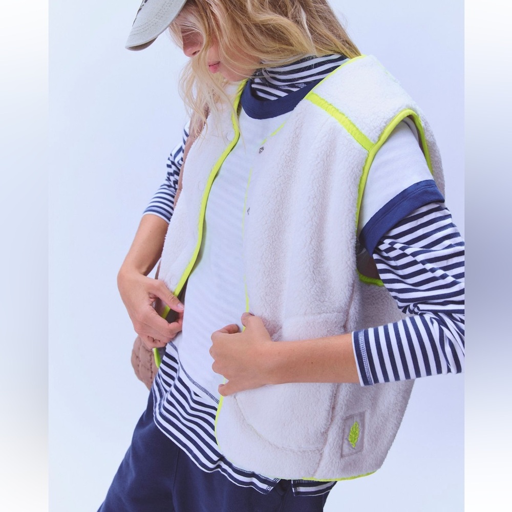 New in Free people keep it cozy Fleece vest in Ivory